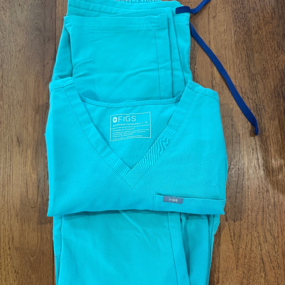 Figs Surgical Green Scrubs - SOLD